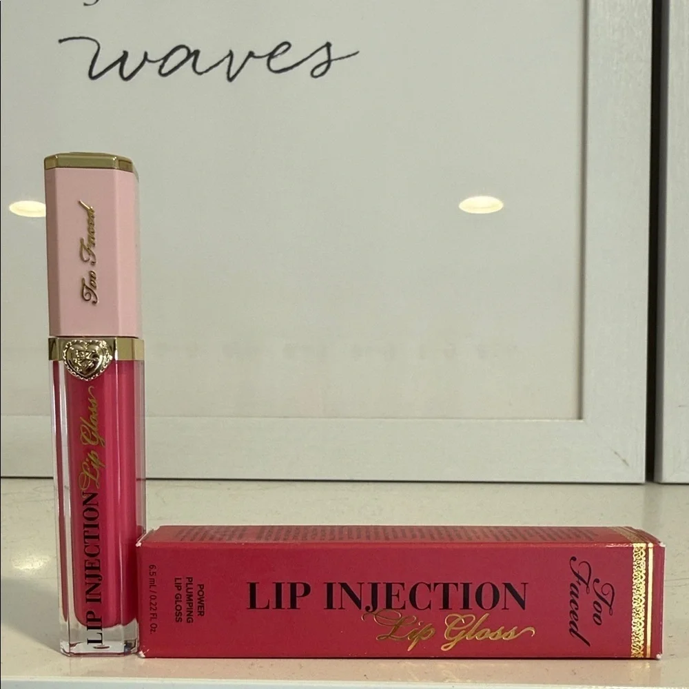Too Faced Lip Injection Gloss - Just a Girl
